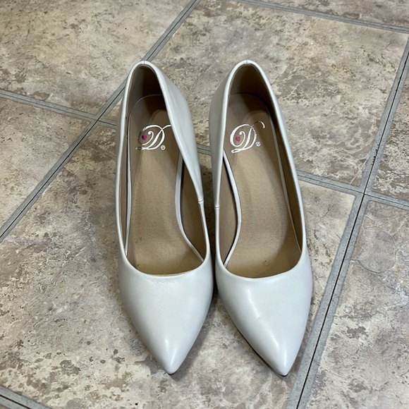 Heels - Picture 2 of 4